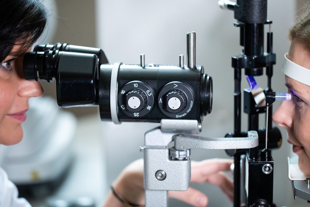 jak wygląda badanie dna oka